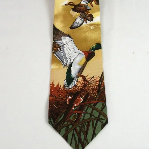 NWT Vintage Field & Stream Ducks Mallards Flying Hunting 100% Silk neck tie 56" - Picture 1 of 4